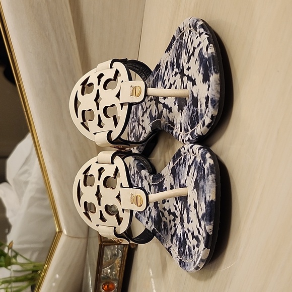 ●RARE●Like NEW● Tory Burch Tie Dye Miller in Ivory(White) - Picture 3 of 13
